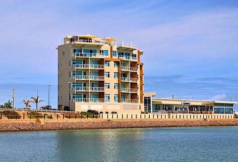 Wallaroo Marina Waterfront Luxe Apartment - South Australia Travel 24