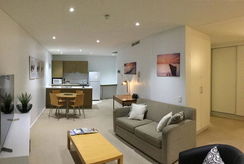 Wallaroo Marina Waterfront Luxe Apartment - South Australia Travel 2