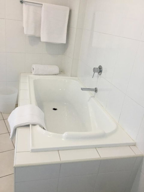Wallaroo Marina Waterfront Luxe Apartment - South Australia Travel 20