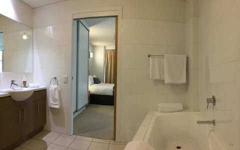 Wallaroo Marina Waterfront Luxe Apartment - South Australia Travel 16