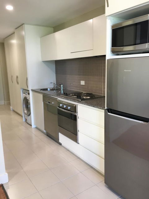 Beachside Luxury Apartments One & Two Bedroom In Beachfront Oaks Pier Building - South Australia Travel 21