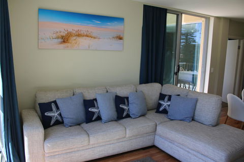 Beachside Luxury Apartments One & Two Bedroom In Beachfront Oaks Pier Building - South Australia Travel 14