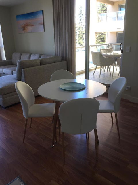 Beachside Luxury Apartments One & Two Bedroom In Beachfront Oaks Pier Building - South Australia Travel 18
