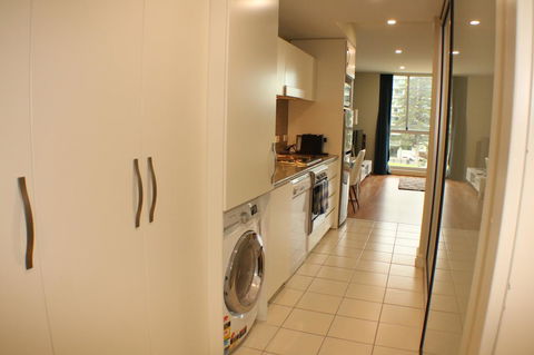 Beachside Luxury Apartments One & Two Bedroom In Beachfront Oaks Pier Building - South Australia Travel 7