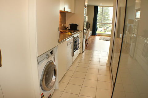 Beachside Luxury Apartments One & Two Bedroom In Beachfront Oaks Pier Building - South Australia Travel 6
