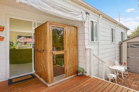 Ainslie Roberts Drive Retreat - South Australia Travel 17