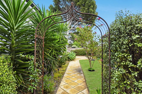 Ainslie Roberts Drive Retreat - South Australia Travel 15