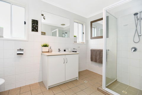Ainslie Roberts Drive Retreat - South Australia Travel 5