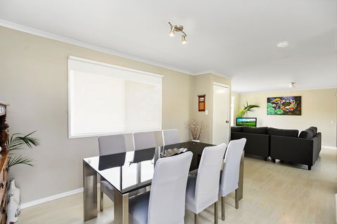 Ainslie Roberts Drive Retreat - South Australia Travel 1