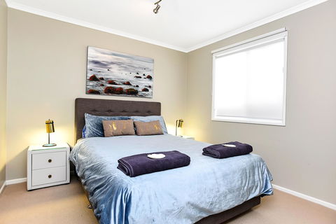 Ainslie Roberts Drive Retreat - South Australia Travel 4