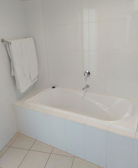 Wallaroo Marina Executive Apartments - South Australia Travel 10