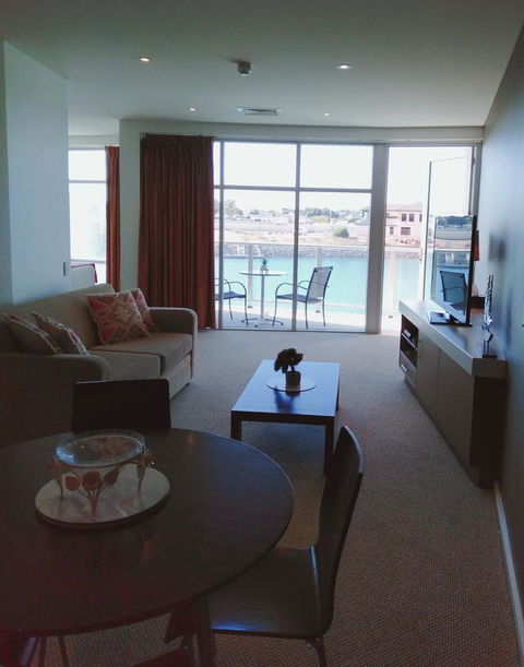 Wallaroo Marina Executive Apartments - South Australia Travel 5