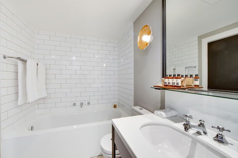 Mayfair Hotel - South Australia Travel 1