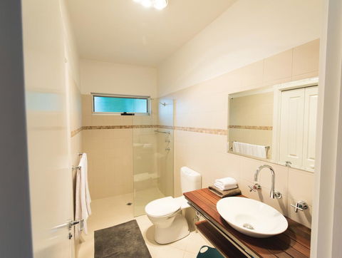 S T U D I O 22 Peaceful Retreat With Garden Views - South Australia Travel 6