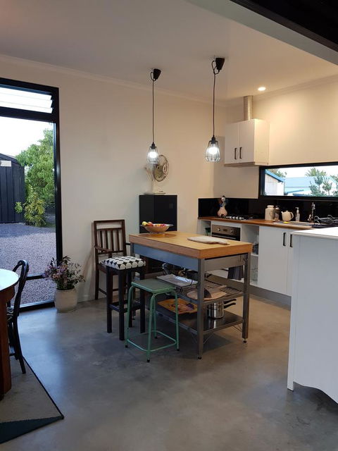 Sinclair Eco House - South Australia Travel 9