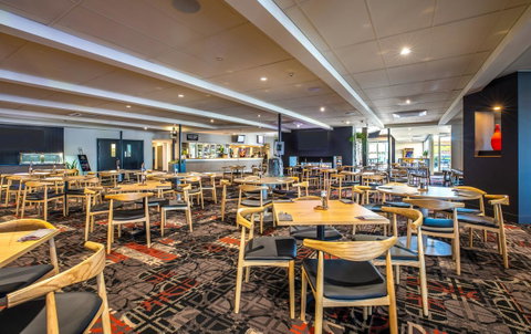 Nightcap At Finsbury Hotel - South Australia Travel 7