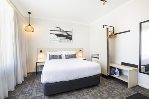 Nightcap At Finsbury Hotel - South Australia Travel 0