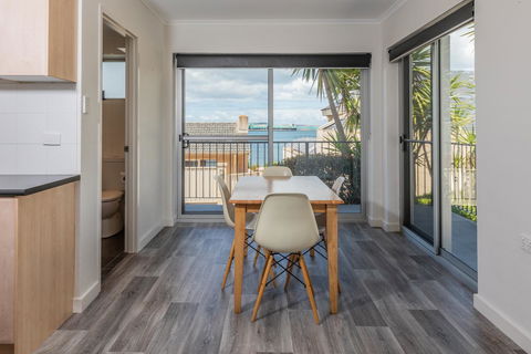 Bay 10 - Suites And Apartments - South Australia Travel 12