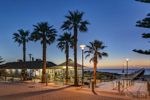 The Beach House @ Grange - South Australia Travel 3