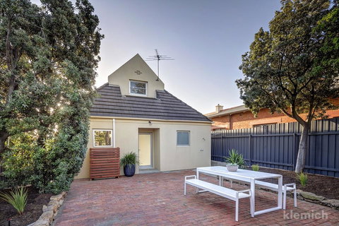 The Beach House @ Grange - South Australia Travel 9