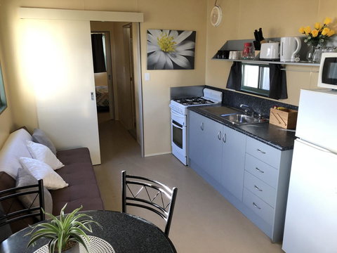 Rocks Retreat Cabin - Dolphin - South Australia Travel 6