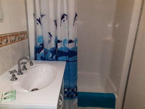 Rocks Retreat Cabin - Dolphin - South Australia Travel 9