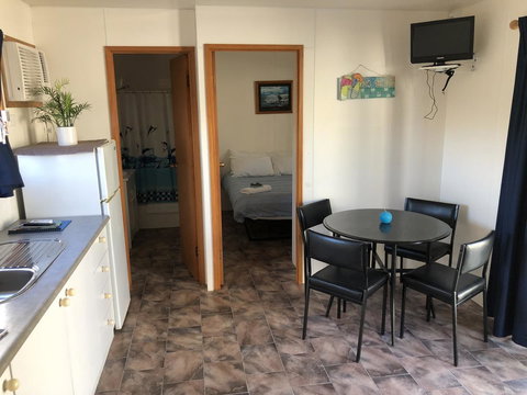 Rocks Retreat Cabin - Dolphin - South Australia Travel 4