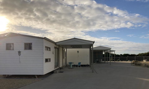 Rocks Retreat Cabin - Dolphin - South Australia Travel 7