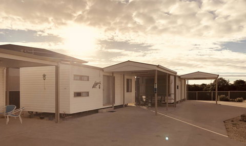 Rocks Retreat Cabin - Dolphin - South Australia Travel 2
