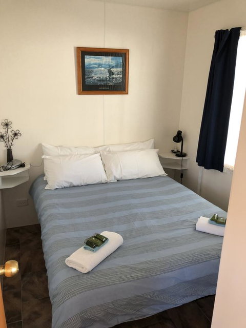 Rocks Retreat Cabin - Dolphin - South Australia Travel 5