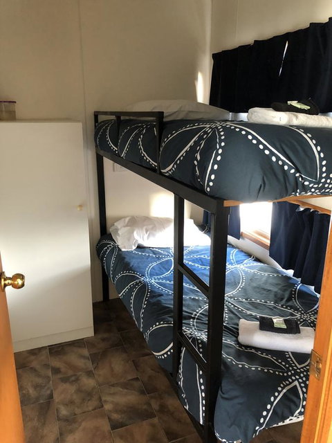 Rocks Retreat Cabin - Dolphin - South Australia Travel 3