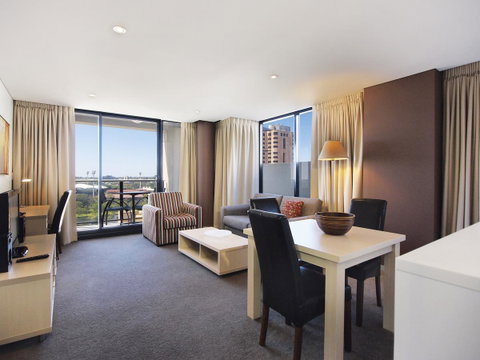Oaks Adelaide Horizons Suites - South Australia Travel 13