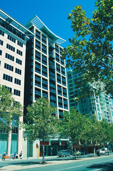 Oaks Adelaide Horizons Suites - South Australia Travel 0