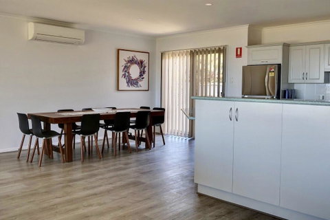 Emu Bay Holiday Homes - South Australia Travel 17