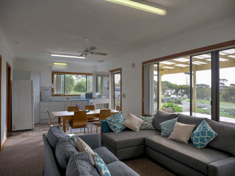 Emu Bay Holiday Homes - South Australia Travel 7