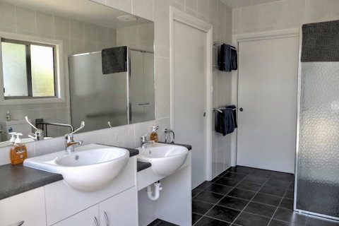 Emu Bay Holiday Homes - South Australia Travel 14