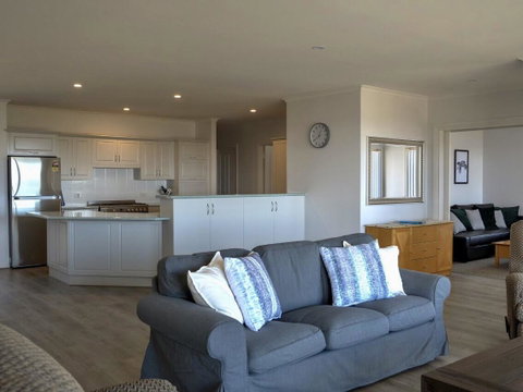 Emu Bay Holiday Homes - South Australia Travel 15