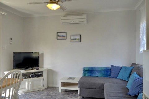 Emu Bay Holiday Homes - South Australia Travel 1