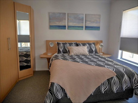 Emu Bay Holiday Homes - South Australia Travel 16