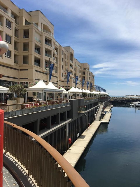 Glenelg Beach Studio - South Australia Travel 3