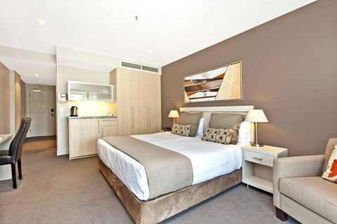 Glenelg Beach Studio - South Australia Travel 10