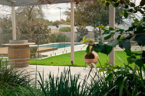 29 Jane - South Australia Travel 0