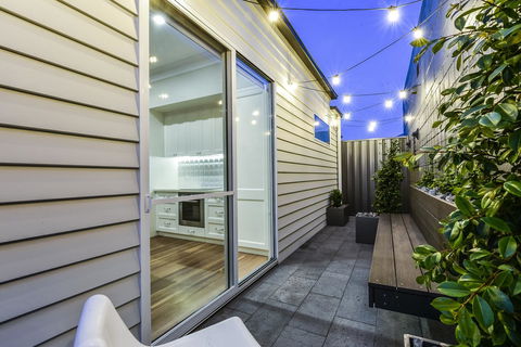 Aloha Central Luxury Apartments - South Australia Travel 13