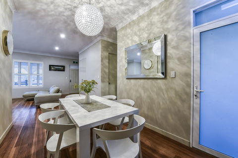 Aloha Central Luxury Apartments - South Australia Travel 9