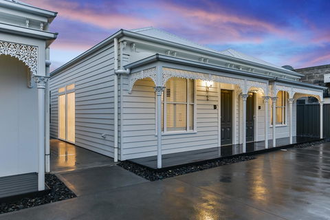 Aloha Central Luxury Apartments - South Australia Travel 21