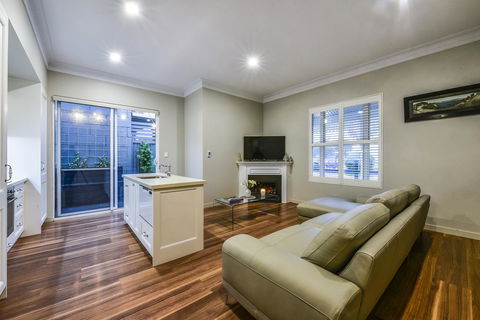 Aloha Central Luxury Apartments - South Australia Travel 3