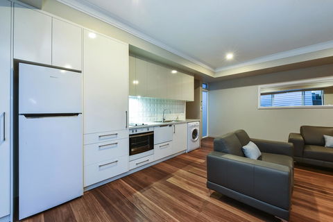 Aloha Central Luxury Apartments - South Australia Travel 29