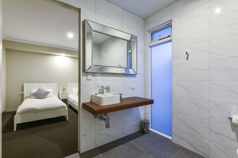 Aloha Central Luxury Apartments - South Australia Travel 26