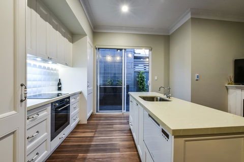 Aloha Central Luxury Apartments - South Australia Travel 10