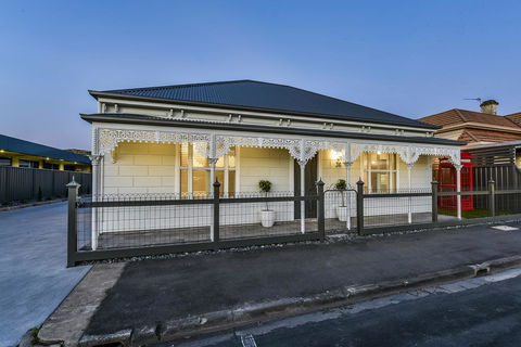 Aloha Central Luxury Apartments - South Australia Travel 12